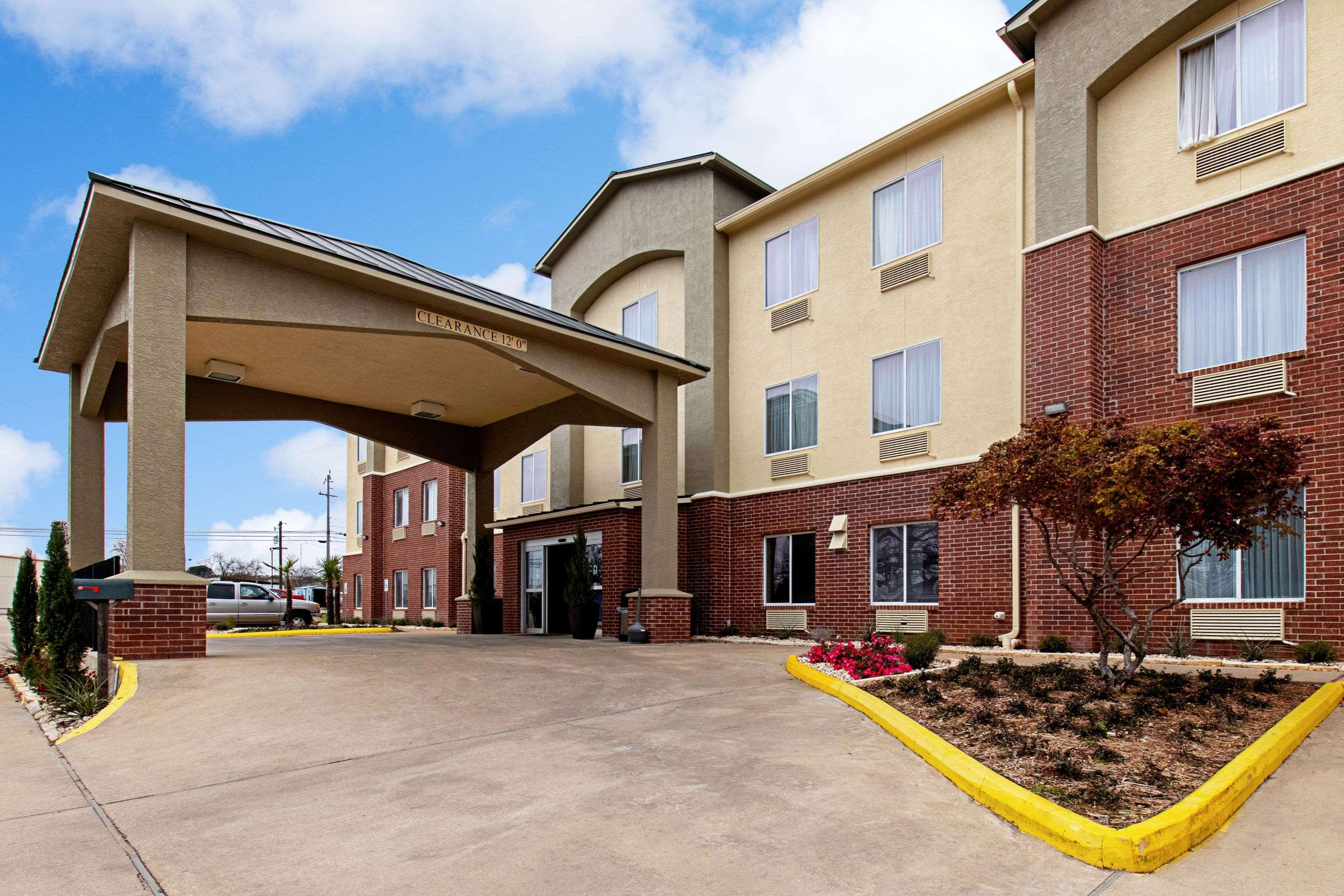 Comfort Inn & Suites And Suites Fredericksburg Exterior photo